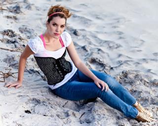 Nathalia Dill feet photo thumbnail