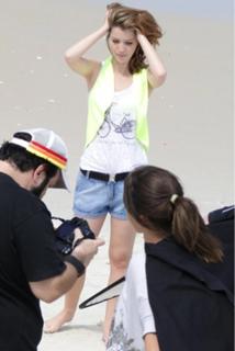 Nathalia Dill feet photo thumbnail