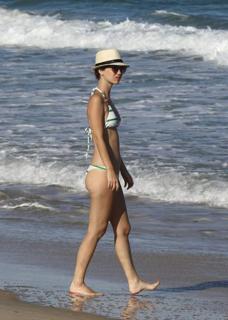 Nathalia Dill feet photo thumbnail