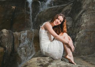 Nathalia Dill feet photo thumbnail