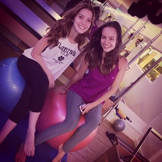 Nathalia Dill feet photo thumbnail