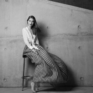 Nathalia Dill feet photo thumbnail