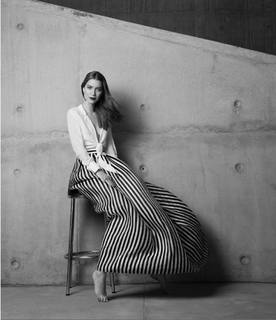 Nathalia Dill feet photo thumbnail