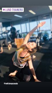 Nathalia Dill feet photo thumbnail