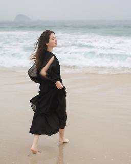 Nathalia Dill feet photo thumbnail