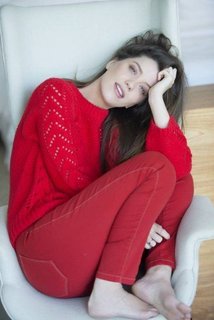 Nathalia Dill feet photo thumbnail