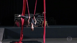 Nathalia Dill feet photo thumbnail