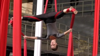 Nathalia Dill feet photo thumbnail