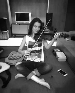 Nathalia Dill feet photo thumbnail