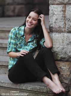 Nathalia Dill feet photo thumbnail