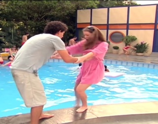 Nathalia Dill feet photo thumbnail