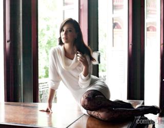 Nathalia Dill feet photo thumbnail