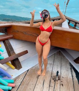 Nathalia Valente feet photo 2
