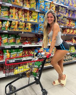 Nathalia Valente feet photo 16