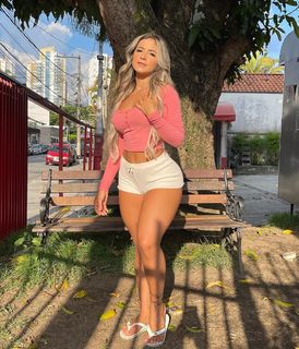 Nathalia Valente feet photo 9