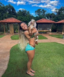 Nathalia Valente feet photo 6