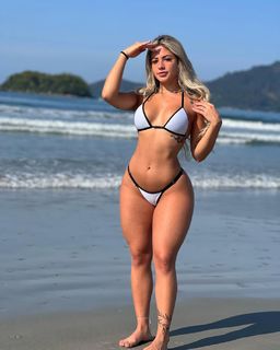 Nathalia Valente feet photo 2