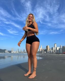 Nathalia Valente feet photo 1
