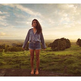 Nathalie Kelley feet photo thumbnail