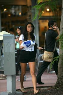 Nathalie Kelley feet photo thumbnail