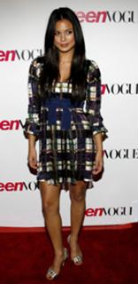 Nathalie Kelley feet photo thumbnail