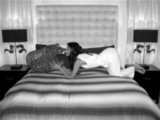 Nathalie Kelley feet photo thumbnail