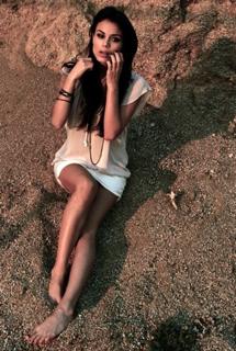 Nathalie Kelley feet photo thumbnail