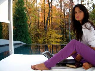 Nathalie Kelley feet photo thumbnail