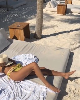 Nathalie Kelley feet photo thumbnail