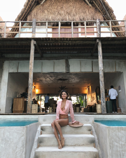 Nathalie Kelley feet photo thumbnail