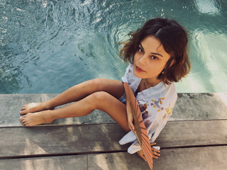 Nathalie Kelley feet photo thumbnail