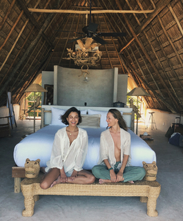Nathalie Kelley feet photo thumbnail