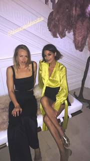Nathalie Kelley feet photo thumbnail