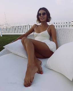 Nathalie Kelley feet photo thumbnail