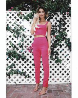 Nathalie Kelley feet photo thumbnail