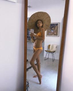 Nathalie Kelley feet photo thumbnail