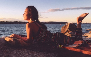 Nathalie Kelley feet photo thumbnail