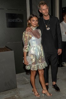 Nathalie Kelley feet photo thumbnail