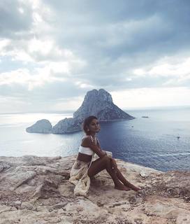 Nathalie Kelley feet photo thumbnail