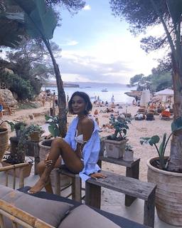 Nathalie Kelley feet photo thumbnail