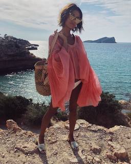 Nathalie Kelley feet photo thumbnail