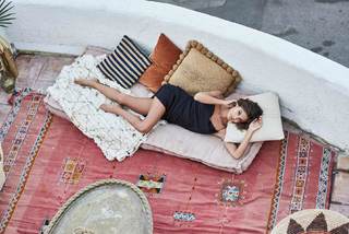 Nathalie Kelley feet photo thumbnail