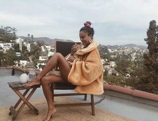 Nathalie Kelley feet photo thumbnail
