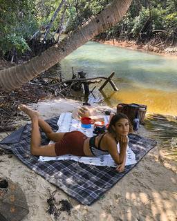 Nathalie Kelley feet photo thumbnail