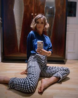Nathalie Kelley feet photo thumbnail