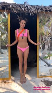Nathalie Kelley feet photo thumbnail