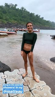 Nathalie Kelley feet photo thumbnail