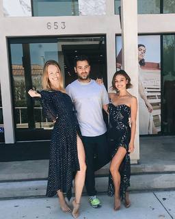 Nathalie Kelley feet photo thumbnail