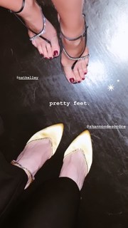 Nathalie Kelley feet photo thumbnail