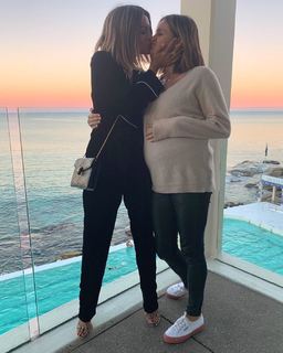 Nathalie Kelley feet photo thumbnail